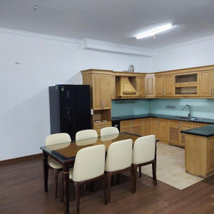 chính chủ cho thuê căn hộ 1802 chung cư thành công 57 láng hạ. 200m2, 4pn, 2wc, đủ nội thất đẹp