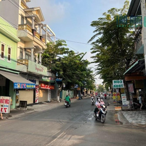 ngay coop mart tân phú xe hơi đỗ cửa, diện tích 60m2, 2 tầng, nhà cũ tiện xây mới, giấy phép xây 5t