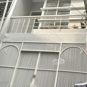 hàng nóng đường cmt8, q10, dt 36m2, ngang 3,8m 2 tầng, mới sửa đẹp lung linh, giá chỉ nhỉnh 6 tỷ