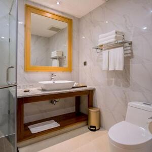Cần Bán Khách Sạn 4 SAO Mặt Tiền Thùy Vân View Biển