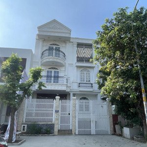 cho thuê căn villa 8x20m 1 trệt 3 lầu đường bùi tá hán, quận 2