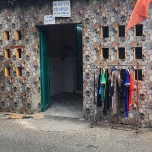 cho thuê nhà nguyên căn 410m, gác suốt, 2pn, 2wc, hxh phạm hùng thông cao lỗ p4, q8.