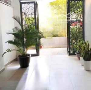 cho thuê nhà nguyên căn 4 tầng thích hợp ở hoặc văn phòng giá 35tr thương lượng