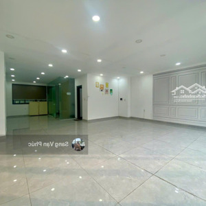 văn phòng 84m2 vạn phúc. sàn trống suốt, ngăn sẵn vách kính, thang máy, máy lạnh, hầm xe. giá 11 tr