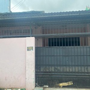 bán kho xưởng , dt : 7.5 x 20m gần chợ đầu mối hóc môn