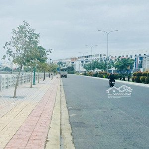 nhà thô 6 tầng sổ đỏ riêng ngay bãi biển trần phú trung tâm tp nha trang 95m2