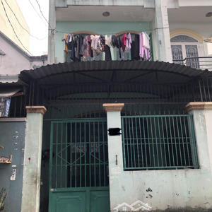 bán nhà mặt tiền chợ. kinh doanh đa ngành nghề, sát bên khu công nghiệp, cho thuê 12 triệu/1 tháng.