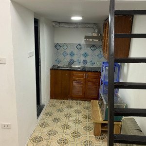 Cho Thuê Phòng đủ đồ Tầng 2 Tại 56 Cầu Gỗ, Sát Hồ Gươm, Phố đi Bộ Hoàn Kiếm, Giá Chỉ 4tr/th