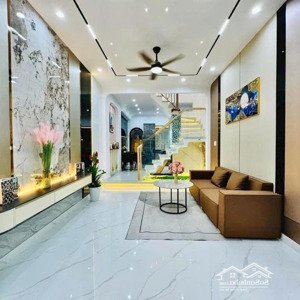 thiện chí bán nhà trần nhân tôn 44m2 2pn shr sẵn, có hợp đồng thuê 8tr/ tháng