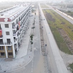 Cho Thuê Nhà ....5 Tầng.làm Văn Phòng Công Ty. Quán Cơm ..kinh Doanh