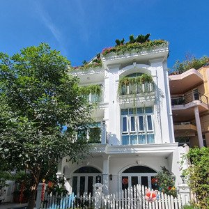 siêu phảm biệt thự view đẹp tại nguyễn trọng tuyển,tân bình-dt 8x25-kết cấu 4 tầng-giá bán 50 tỷ