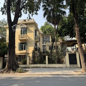 siêu biệt thự có 1 không 2 mặt phố chu văn an, 825m2, mặt tiền 16m chỉ 375 tỷ