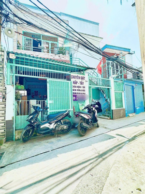 nhà bán -166m2(6,8 x 25) nở hậu:7,9m2- 1 căn nhà 4 pn, 1 dãy nhà trọ 10 phòng. hẻm 3m đs 1 kdc bh .