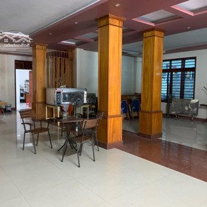 nhà diện tích 230m2/1 tầng , nhà xây 6 tầng 1380m2 có thang máy. dt đất 410m2