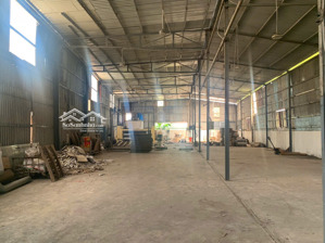 cho thuê kho xưởng bình chánh. dt 1.000m2, xưởng 600m2. có văn phòng, nhà ở đầy đủ