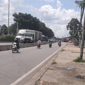 giảm mạnh. bán nhà mặt tiền quốc lộ 1a chợ nông sản thủ đức 266m2 chỉ hơn 11 tỷ