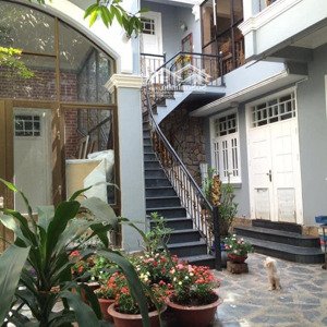bán biệt thự 3 tầng ngay trung tâm quận 1, dòng tiền 3.000 usd/tháng, hẻm xe hơi, 332.2m2, 62 tỷ