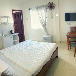hot khách sạn nasa. còn vài phòng đầy đủ nội thất cơ bản có thang máy