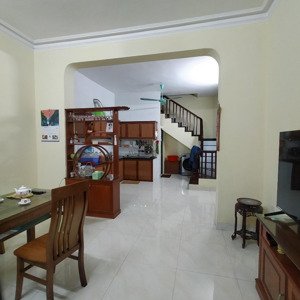 chính chủ, cho thuê nhà mặt ngõ 3 cầu bươu, ô tô tránh, 2 tầng, 1 tum, 53m2, giá 12tr/tháng có tl