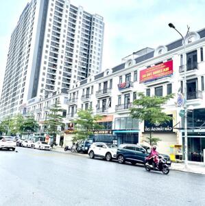 Cho thuê lâu dài nhà mặt phố Thành Trung-Trâu Quỳ,5 tầng, thang máy,90m2.0982852808