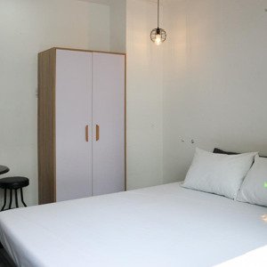 phòng sân thượng riêng, đề thám q.1