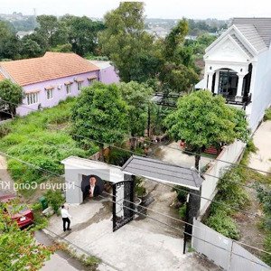 bán biệt thự 278m2, lợp ngói, 4 phòng ngủ, tặng nội thất, gần chợ p.tân phước khánh, tân uyên