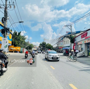 bán đất tặng nhà 2 tầng mặt tiền đường 11 cách đỗ xuân hợp truớc nhà vài căn có vỉa hè rộng 10m