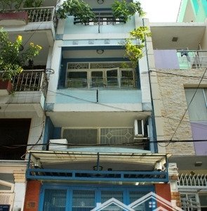 cho thuê nhà nguyên căn tại trung tâm quận 3-3 lầu- 1 lững tiện nghi cao cấp