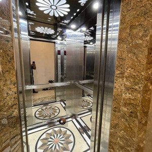 ccmn lô góc, mặt ô tô tránh, ô tô để trong gara. 60m ,dòng tiền 70 tr/ tháng, thang máy.giá 15 tỷ 4