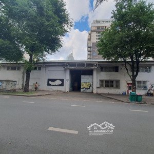 300m2 kho hàng mặt tiền lê thánh tôn, quận 1