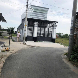 cân bán nhà mới xây 2 mặt tiền 1 trệt 1 lửng 6x22m thổ cư đường số 3 tân thông hội 2 tỷ 5