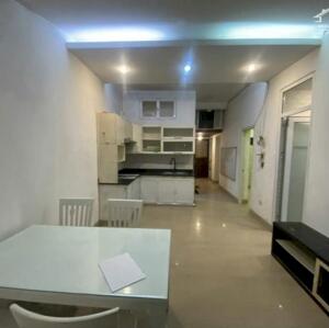 Cho thuê căn hộ tập thể Đội Cấn, Ba Đình, 55m2, 2 ngủ, sân chơi rộng, gần ô tô