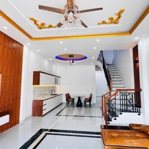 nhà mới siêu đẹp, mặt tiền đường nhựa rọc chu diên sơn-diên khánh. xem là mê ạ