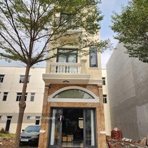 bán nhà đúc 3 tấm full nội thất, 3 phòng ngủ, gần vincom 550 2km, p.tân đông hiệp, tp.dĩ an