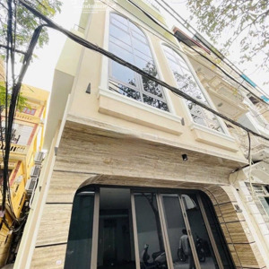 cho thuê tòa nhà 6 tầng mặt ngõ phố tam khương - đống đa. oto đỗ cửa. giá 41tr