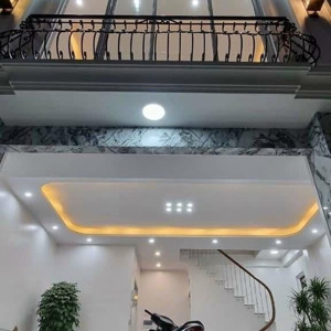 cho thuê nhanh nhà siêu đẹp tại phố láng hạ, dt 80m2 x 6 tầng, có tm. giá thuê chỉ 30tr/tháng