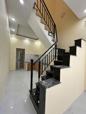 cho thuê nhà ngay mặt tiền đường qui đức giá chỉ 3tr/ tháng, ngay chợ qui đức 200m