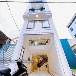 chính chủ cần chó thuê căn nhà 50m2 x 5 tầng 6 phòng thạch bàn long biên cạnh công viên hồ