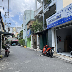 bán nhà hẻm 8m đường nguyễn đình khơi, p4 tân bình. dt 4.2x20m, trệt 3 lầu. giá 13.3 tỷ