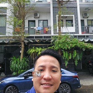 bán tòa nhà góc 2 mặt tiền lõi trung tâm 3 trường đại học lớn có dòng tiền thuê 500 triệu/ năm