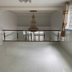 cho thuê nhà liền kề đường lê thánh tông, phú mỹ, bà rịa vũng tàu. 4pn, 4wc, đt: 0984464447