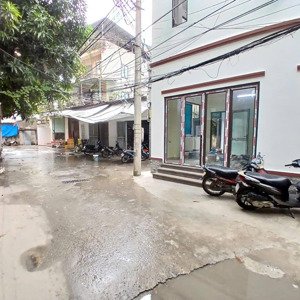 Cho Thuê Cửa Hàng Phố Triều Khúc - Mặt Tiền đẹp Rộng Rãi - ô Tô đỗ Cửa.