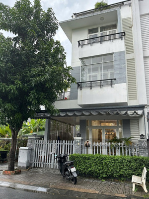 không có đối thủ căn nhà 4 lầu kdc gia hòa cạnh global city (7x19). nhà có thang máy giá 15.8 tỷ