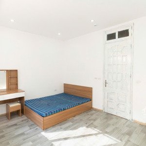 mình cần cho thuê ccmn, chdv giá chỉ 5tr đầy đủ nội thất tại ngõ 210 hoàng quốc việt, cầu giấy