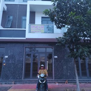 bán 2 căn shophouse xây thô liền kề tại đường d11, xã đồi 61, trảng bom, đồng nai, 3,7 tỷ, 80 m2
