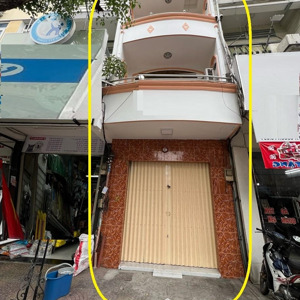 nguyên căn 1 trệt 2 lầu mặt tiền hoàng diệu q4