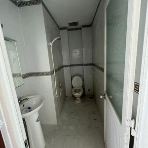 nhà nguyên căn p bình trưng đông tp thủ đức 4pn 8 triệu hẻm oto. 0902966926