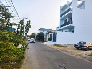 CHO THUÊ NHÀ CẤP 4 MT ĐƯỜNG 234 XE HƠI ĐẬU TRONG SÂN