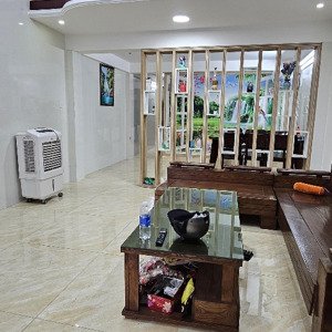cần cho thuê lâu dài nhà mới đầy đủ nội thất