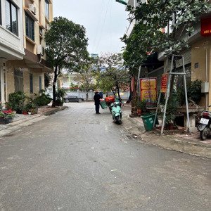 Cho Thuê Cửa Hàng Tầng 1.khu Tái định Cư Triều Khúc.lô Góc 2 Mặt Tiền.kinh Doanh.vỉa Hè.giá 6tr/t